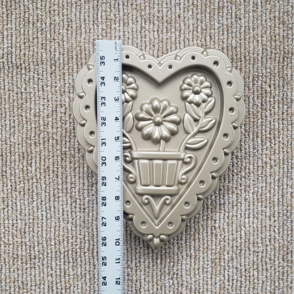 Williams Sonoma Gold Nordic Ware Decorative Heart Cake Pan Flowers Floral
